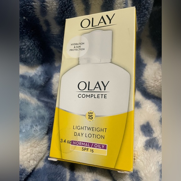 NWT Olay Complete Daily Moisturizer Hydration + Sun Protection NEW IN BOX - Picture 2 of 12